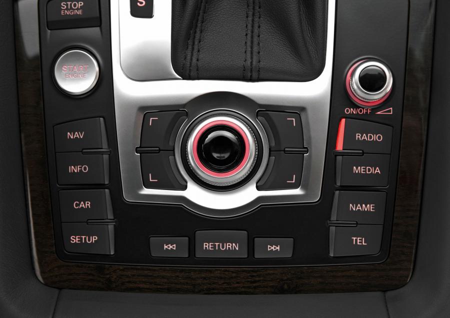 Детали интерьера Audi Q7 3.0 TDI Quattro (4L) 2009 года  (WW) (фото 19 из 51)
